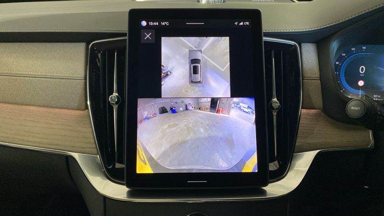 Volvo XC90 2.0 B5P Ultra Bright 5dr AWD Geartronic Petrol Estate